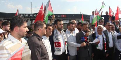 Gazze konvoyu sınırda bekletiliyor: Habur’da tepki