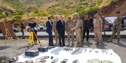Hakkari’de bazı alanlarda tespit edilen 46 bin mayın temizleniyor