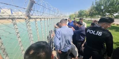 Boğulma tehlikesi geçiren 2 çocuğu valinin korumaları kurtardı