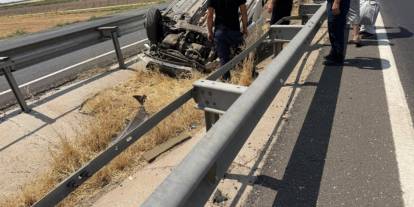 Nusaybin yolunda devrilen otomobilin sürücüsü yaralandı