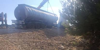 Şırnak plakalı tanker gelin konvoyuna çarpmamak için sürüklendi