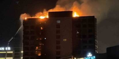 Diyarbakır’da 12 Katlı Plazada Yangın: 1 Kişi Mahsur Kaldı, 8 Kişi Dumandan Etkilendi
