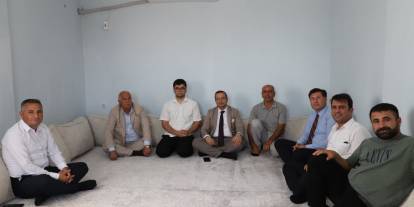 Cizre’de Yks’de Başarılı Olan Öğrencilerin Evlerine Gidilip Tebrik Edildi