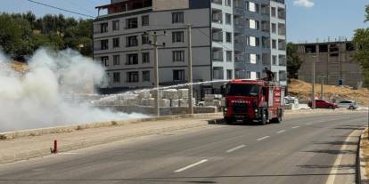 Şırnak'ta yol kenarında çıkan yangın büyümeden söndürüldü