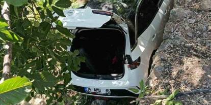 Otomobilin bahçeye uçması sonucu 8 kişi yaralandı