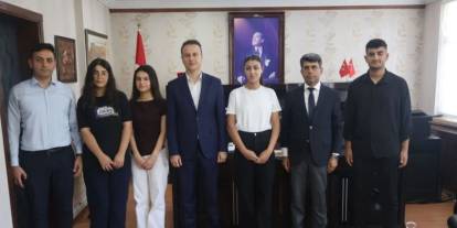 İdil’in YKS Başarılıları Kaymakam Adıgüzel’i Ziyaret Etti