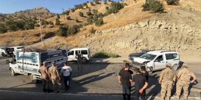 Şırnak’ta kaçan kamyonet kaza yaptı: İçinden 23 kaçak göçmen çıktı