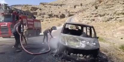 Şırnak’ta alevlere teslim olan araç kullanılamaz hale geldi