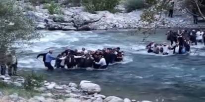 Yüksekova’da acı olay: Cenazesi 7 kilometre omuzlarda taşındı