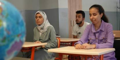 Görme engelli 3 kardeş azimle üniversiteyi kazandı