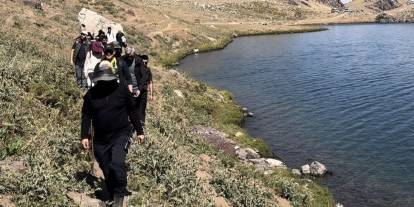 Doğaseverler 3 bin 500 rakımlı Sat Gölleri’nde doğayla buluştu