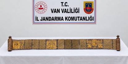 Van’da altın yaldız işlemeli Tevrat ele geçirildi
