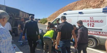 Şırnak-Eruh yolunda tır devrildi: 1 kişi ağır yaralandı