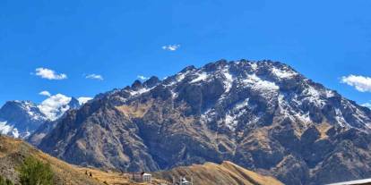 Hakkari’de yüksek kesimler beyaza büründü