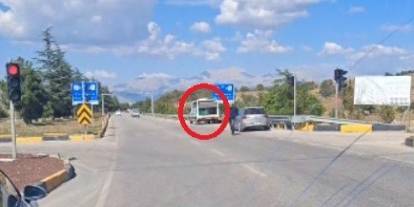 Cenaze nakil aracından tabut yola düştü