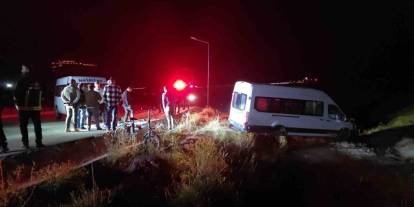 Van-Hakkari yolunda servis minibüsleri çarpıştı: 8 işçi yaralandı