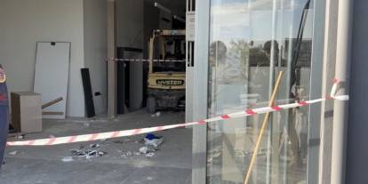 Mermer blok işçilerin üzerine devrildi: 1 kişi öldü, 1 ağır yaralı
