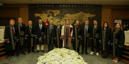 Şırnak Üniversitesinde iki akademisyen doçentlik cübbesi giydi