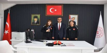 Avrupa Üçüncüsü Sudenur Yalgettekin’den Müdür Fedai Din’e Ziyaret