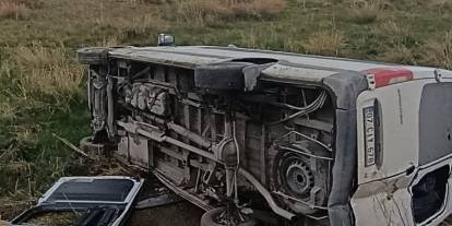 Van’da minibüsün devrilmesi sonucu 6 kişi yaralandı