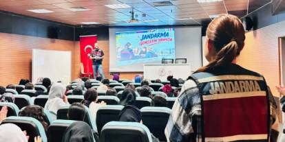 Cezeri Kız Öğrenci Yurdu’nda Madde Bağımlılığıyla Mücadele Eğitimi