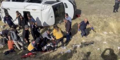 Hakkari Minibüsü Kaza Yaptı: 1 Ölü, 10 Yaralı