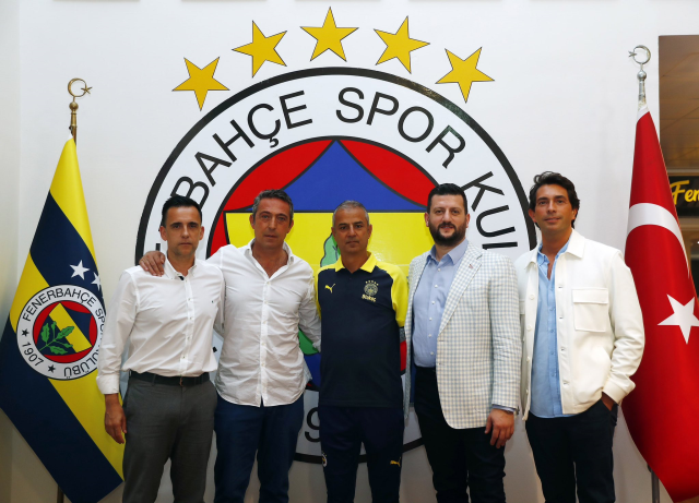 keyifler-yerinde-fenerbahce-baskani-ali-koc-16075327-5520-m.jpg