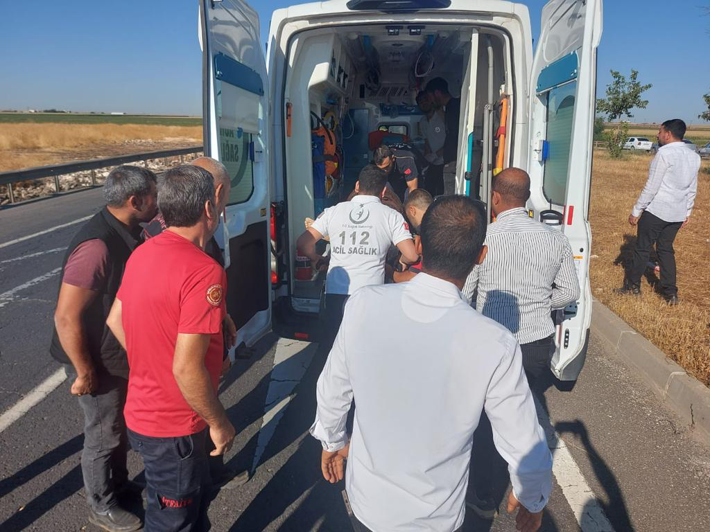 aa-20230918-32180335-32180333-sanliurfada-iki-otomobilin-carpistigi-kazada-1-kisi-oldu-5-kisi-yaralandi.jpg