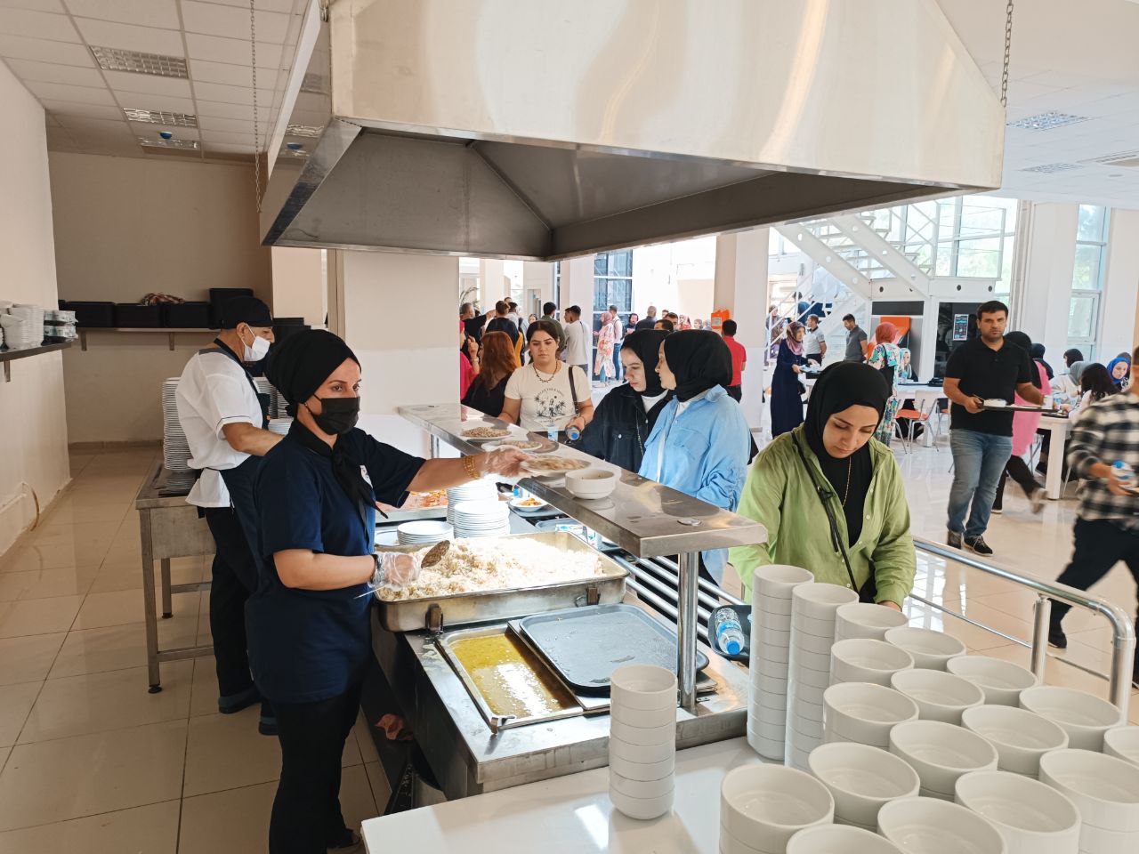 aa-20231002-32295198-32295196-batman-universitesinde-16-bin-ogrencinin-yemek-ucretini-belediye-karsiliyor.jpg