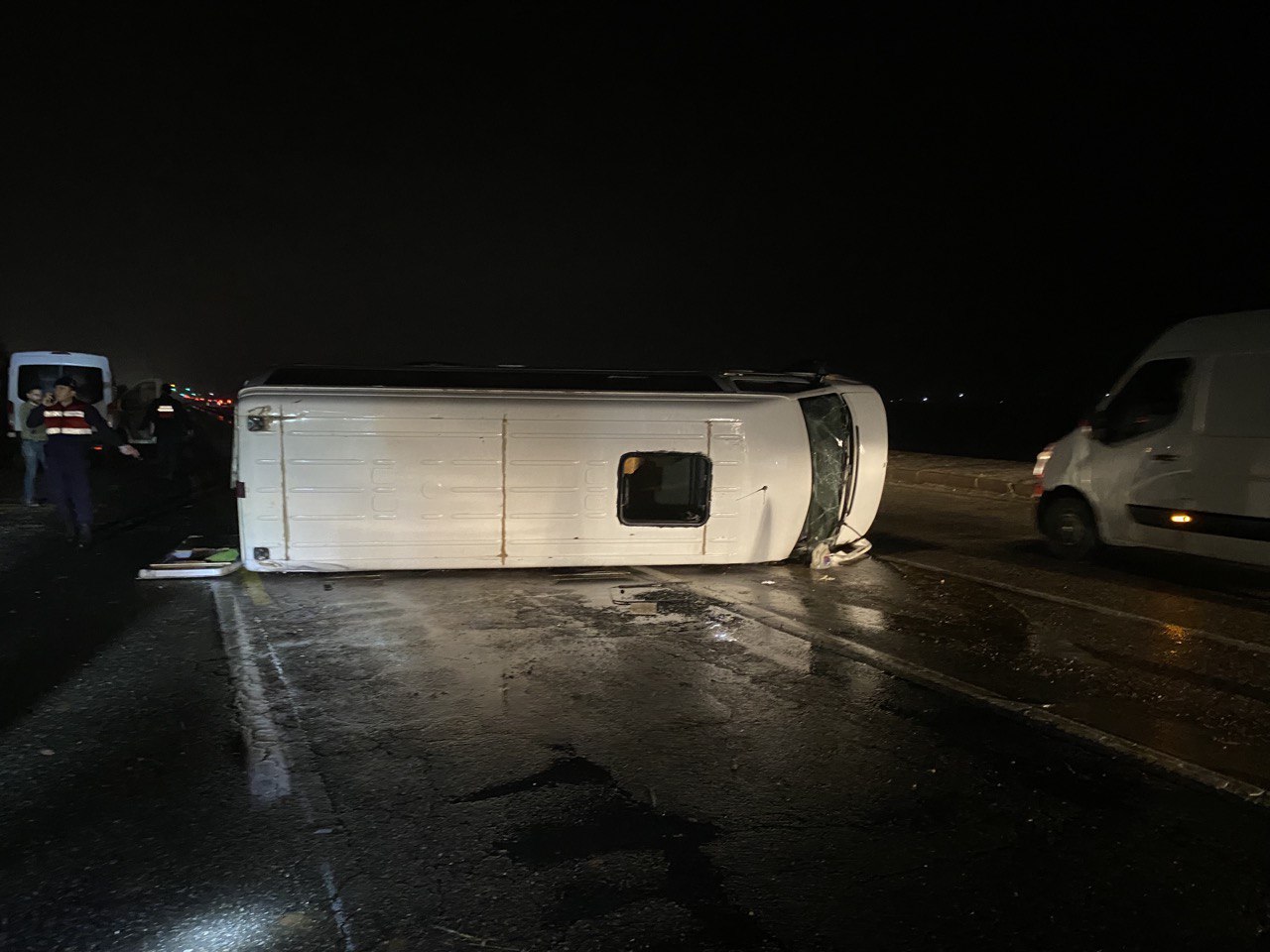 aa-20231116-32921670-32921666-diyarbakirda-devrilen-minibusteki-14-kisi-yaralandi.jpg