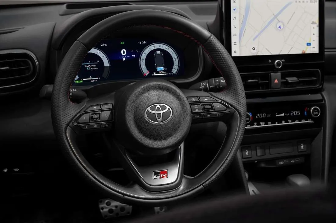 yaris3-bwkc.webp