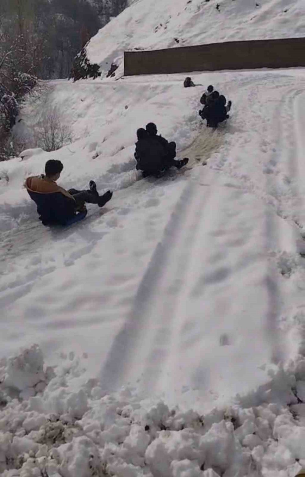 Siirt’te Kepçe Operatörü Çocukların Talebini Kırmadı