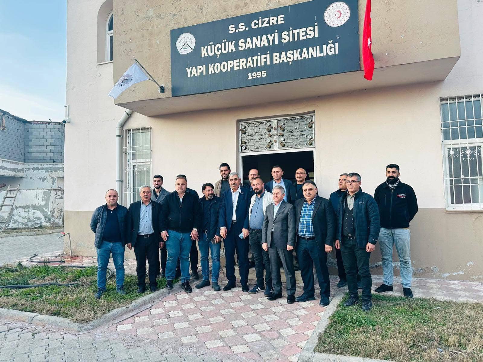 aa-20250116-36761731-36761730-cizre-tso-yonetiminden-kucuk-sanayi-sitesi-baskani-ozdemire-hayirli-olsun-ziyareti.jpg