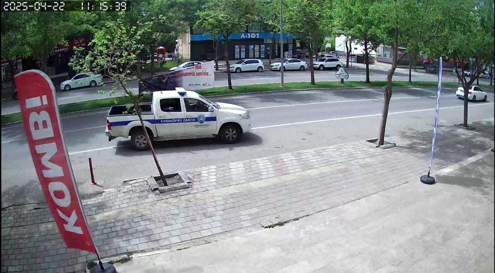 aw441125-02.jpg