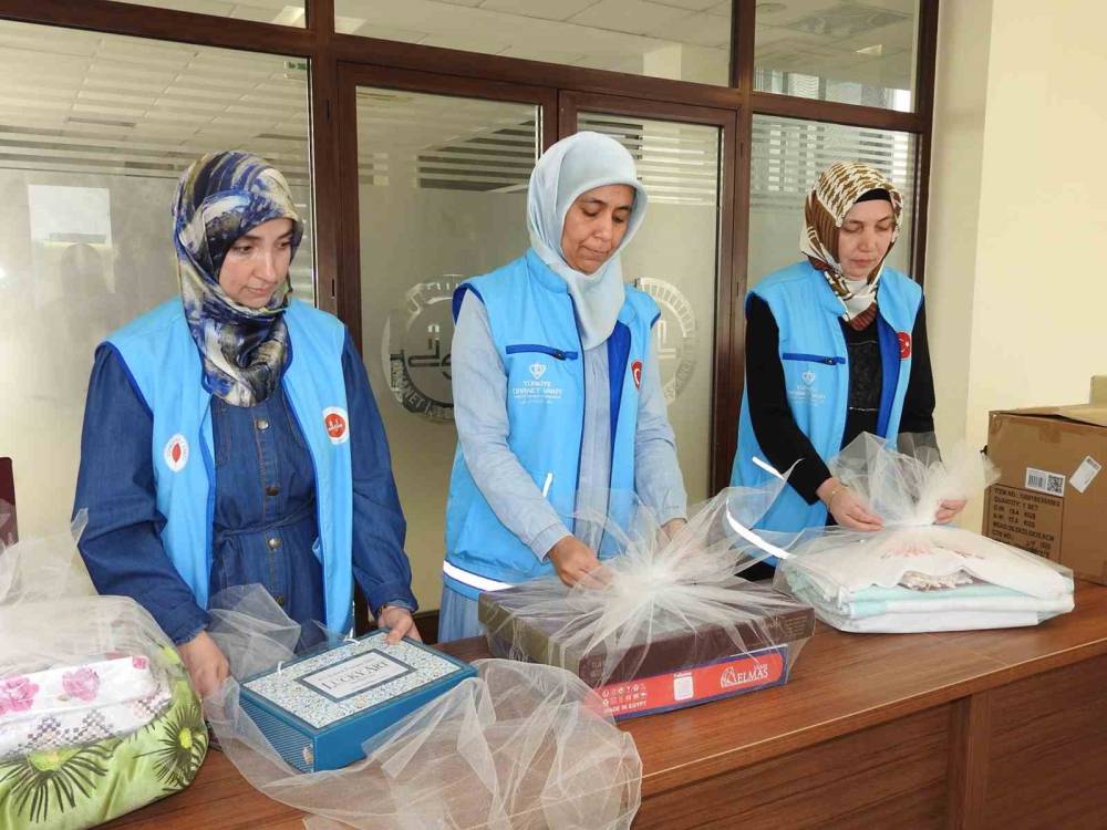 Annelere ve Genç Kızlara En Mutlu Günlerinde Anlamlı Hediye