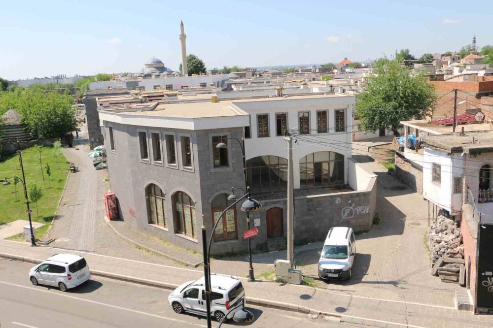 Diyarbakır’ın 50 İla 100 Yıl Öncesine Ait Fotoğrafları Yapay Zeka İle Yeniden Hayat Buluyor