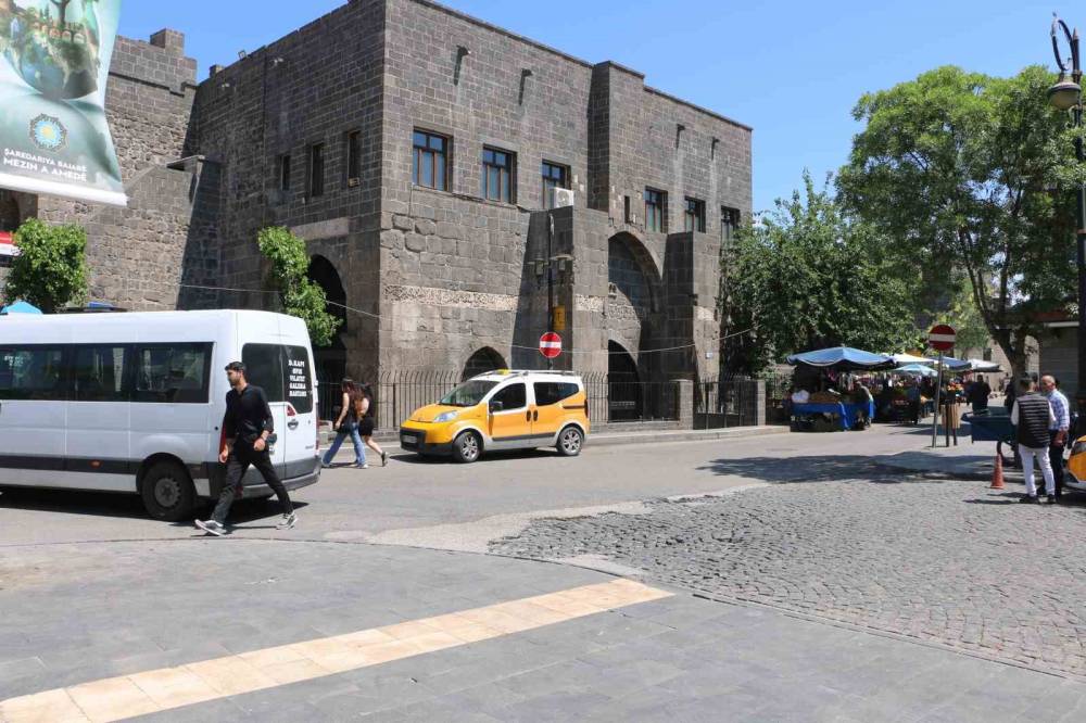 Diyarbakır’ın 50 İla 100 Yıl Öncesine Ait Fotoğrafları Yapay Zeka İle Yeniden Hayat Buluyor
