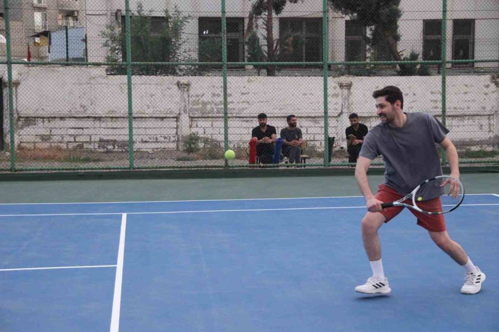 Cizre’de İlk Geleneksel Kort Tenis Heyecanı Yaşandı