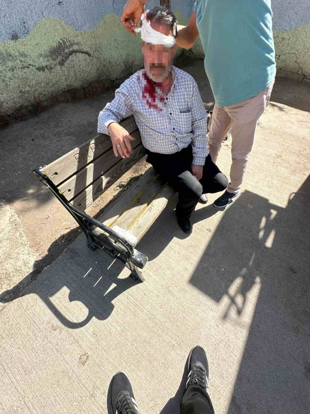 Adliye Önünde Taşlı Sopalı Kavga: 5 Yaralı