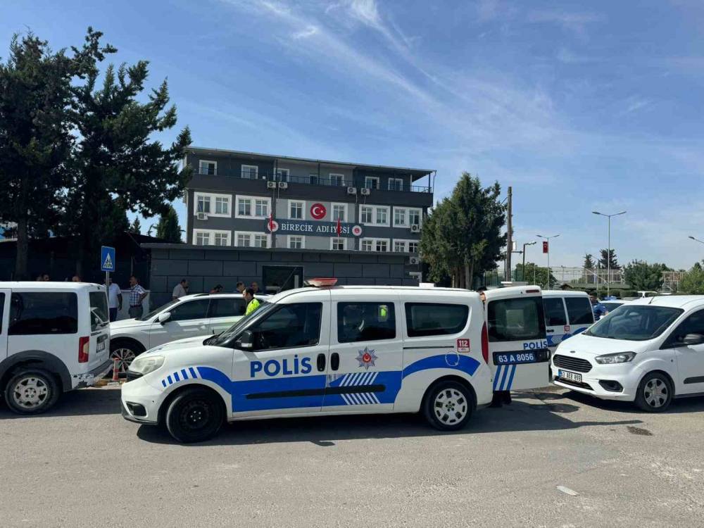 Adliye Önünde Taşlı Sopalı Kavga: 5 Yaralı