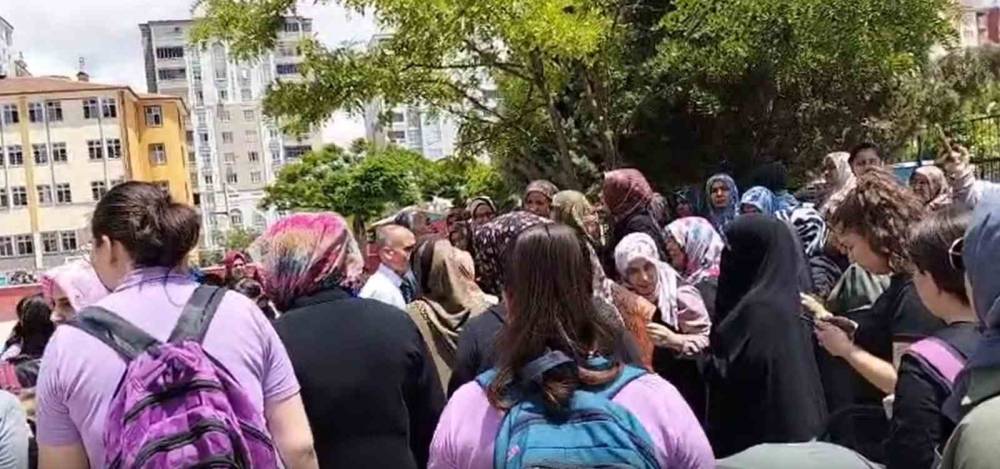 Skandal Olay: Kantinci Kur’an-ı Kerim Sayfalarını Tost Kağıdı Yaptı