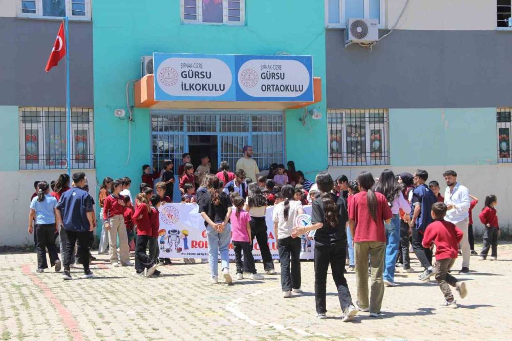 Cizre’de Öğrenciler "Merkezim Her Yerde" Projesiyle Doyasıya Eğleniyor