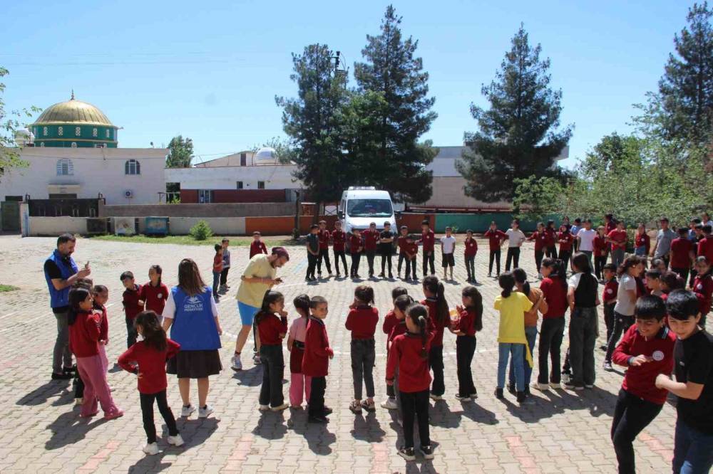 Cizre’de Öğrenciler "Merkezim Her Yerde" Projesiyle Doyasıya Eğleniyor