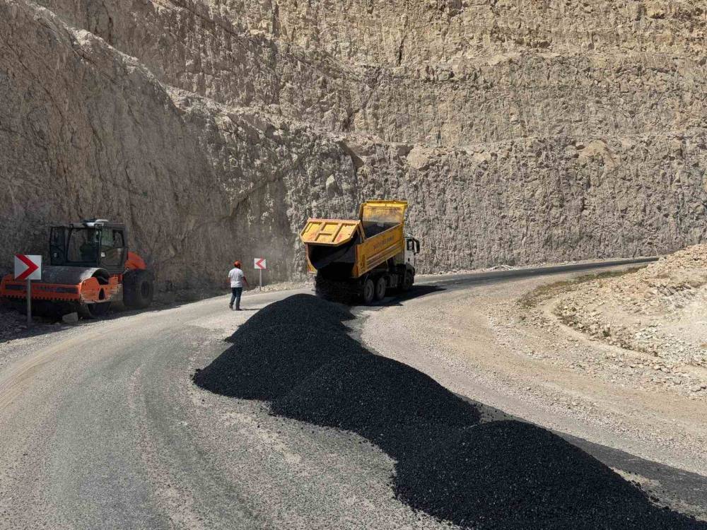 Siirt’te Kırsal Yollarda Konfor Artırılıyor