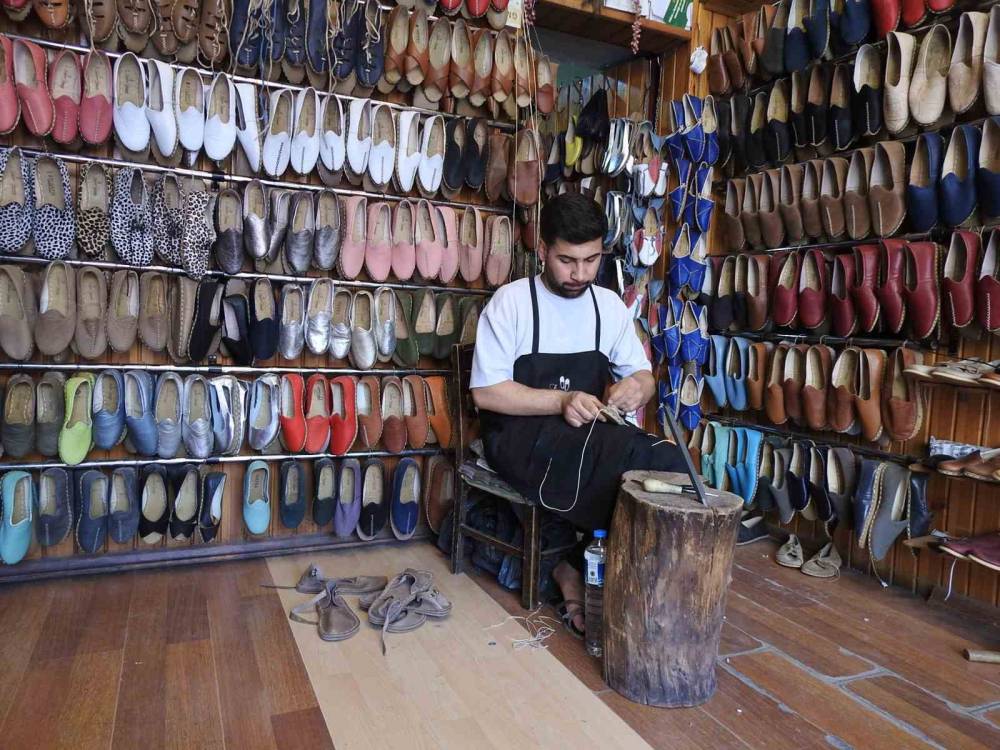 Gaziantep’te Yazlık Yemeni Sandalet Ve Terliklere İlgi Arttı