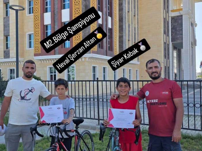 triatlon-sporcularimizdan-guzel-basarivan-da-duzenlenen-triatlon-bolgesel-ligi-2-etap-van-duatlonunda-m2-kategorisi-heval-serzan-altan-sampiyonsiyar-kabakm1-kategorisirustem-arges-aslanyil-2.jpg