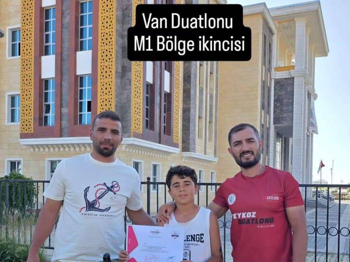 triatlon-sporcularimizdan-guzel-basarivan-da-duzenlenen-triatlon-bolgesel-ligi-2-etap-van-duatlonunda-m2-kategorisi-heval-serzan-altan-sampiyonsiyar-kabakm1-kategorisirustem-arges-aslanyil-3.jpg