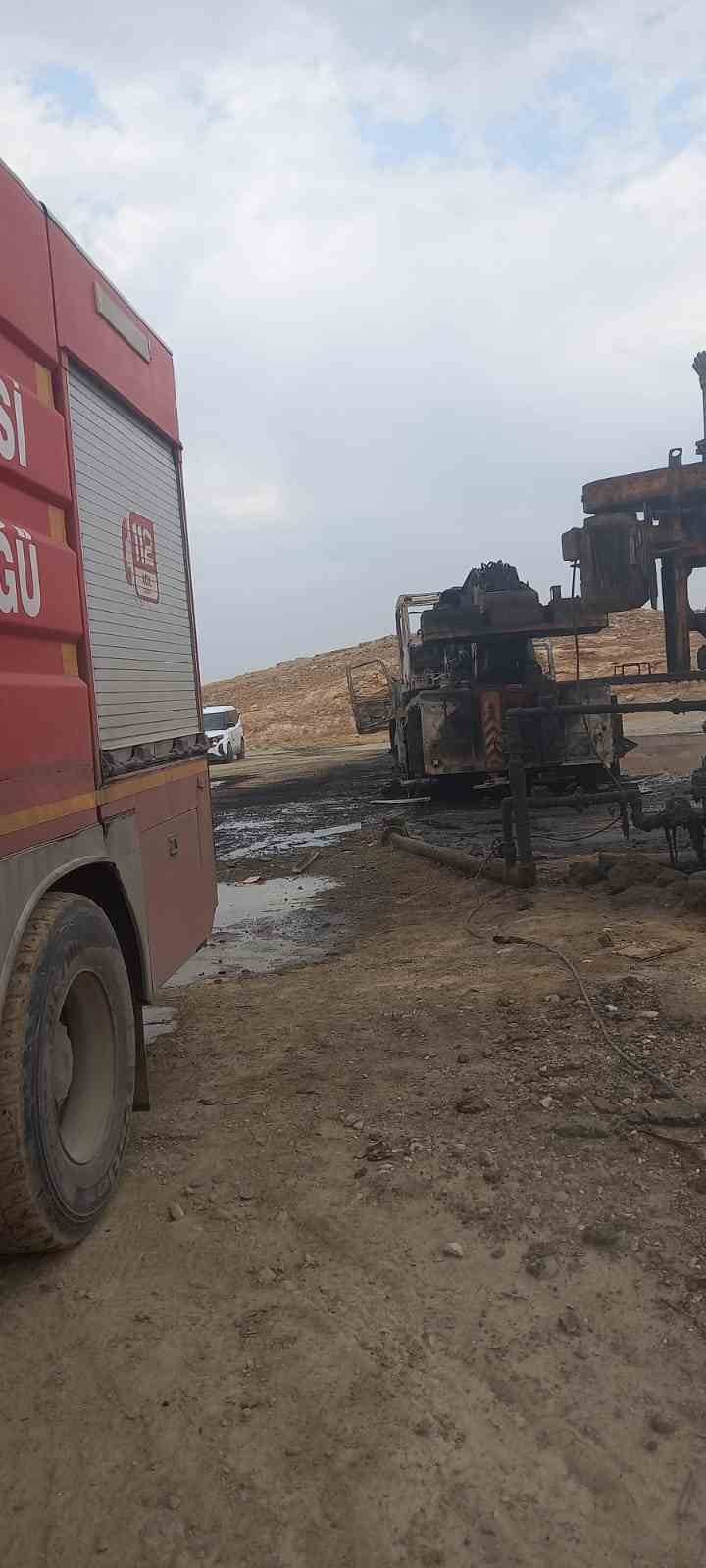 Petrol Sahasında Vinç Alev Alev Yandı