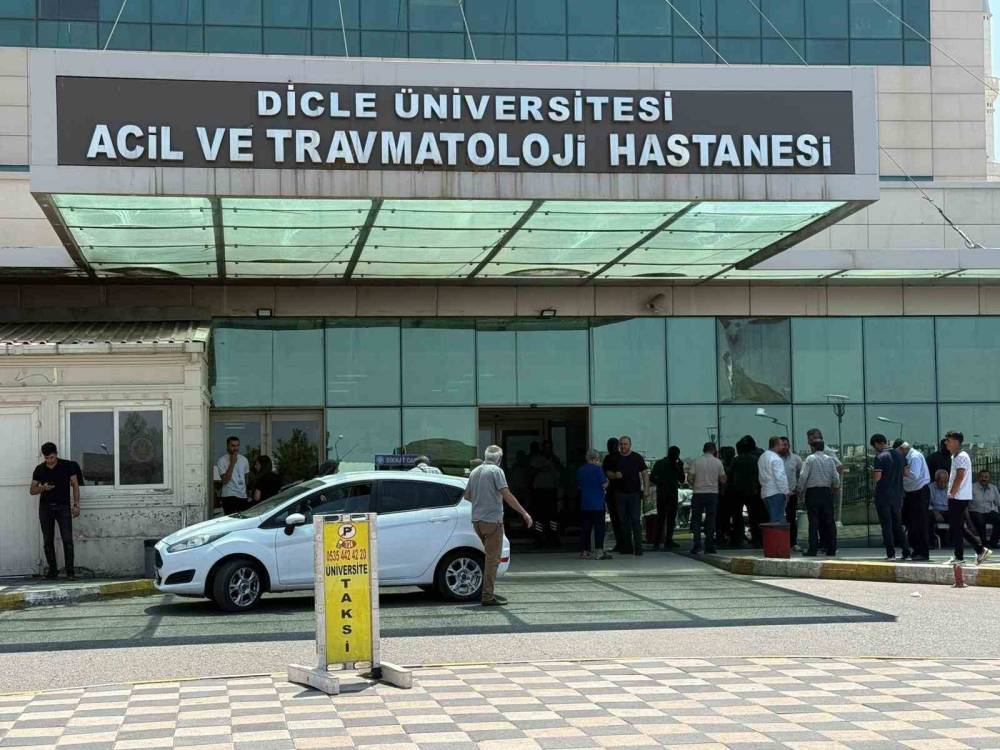 Tarım İşçilerini Taşıyan Minibüs Şarampole Yuvarlandı: 18 Yaralı