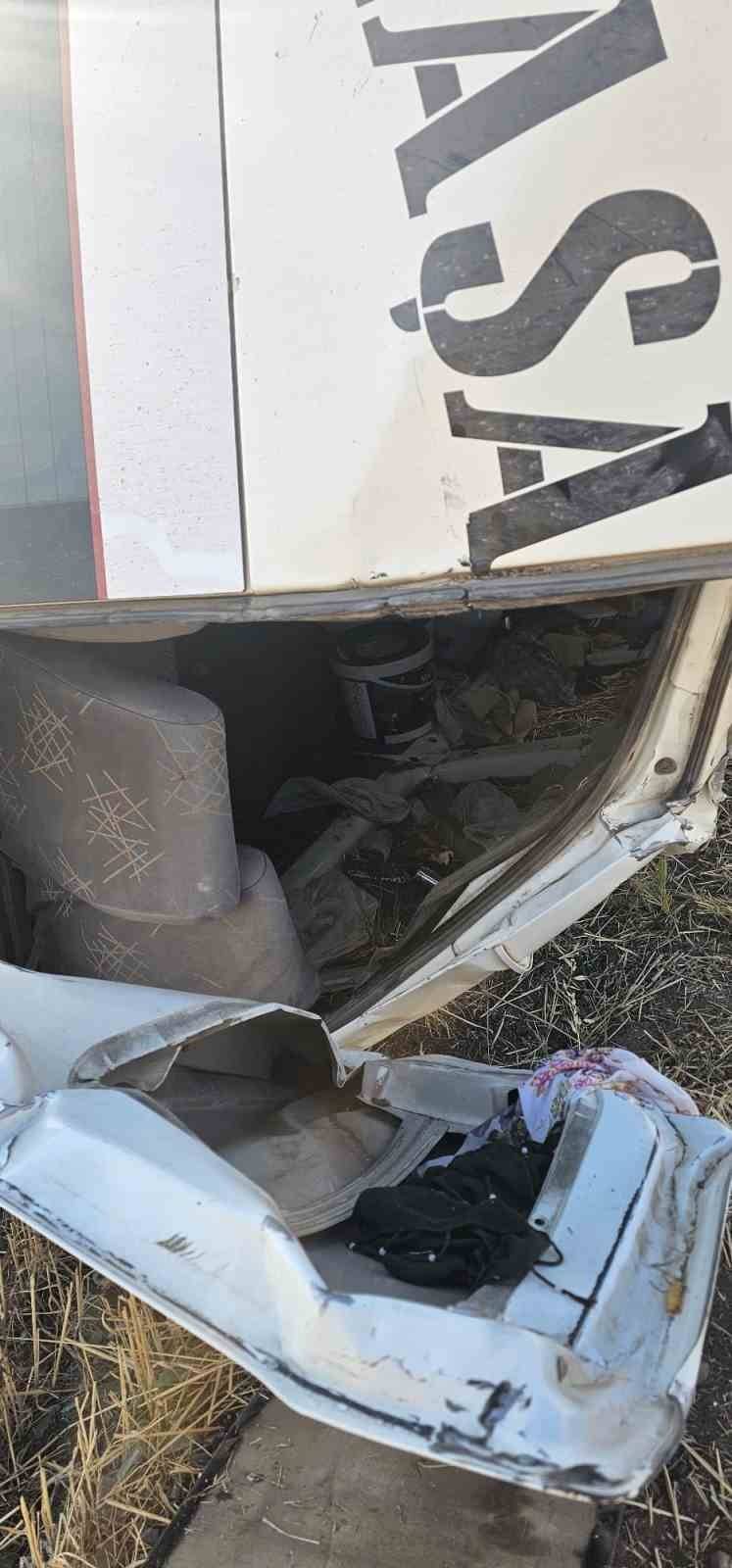 Tarım İşçilerini Taşıyan Minibüs Şarampole Yuvarlandı: 18 Yaralı